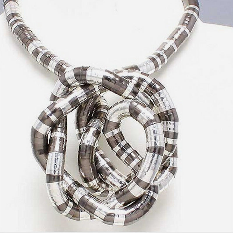✨Curved snake chain necklace✨